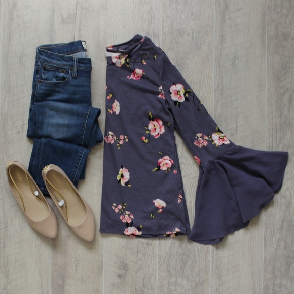 LC Lauren Conrad Tops - LC Lauren Conrad Blue Floral Bell Sleeve Top Sz Sm